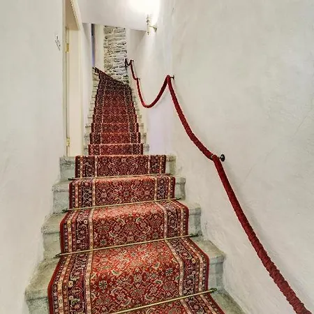 Апартаменты Cozy Old Town Historic House Таллин