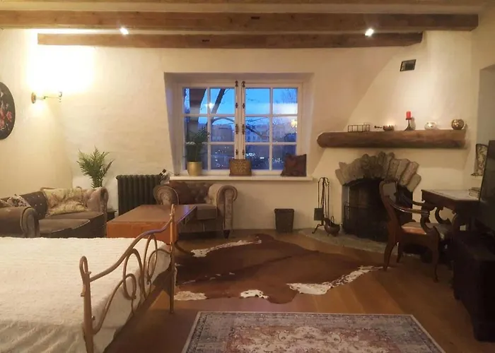 Cozy Old Town Historic House Apartment *